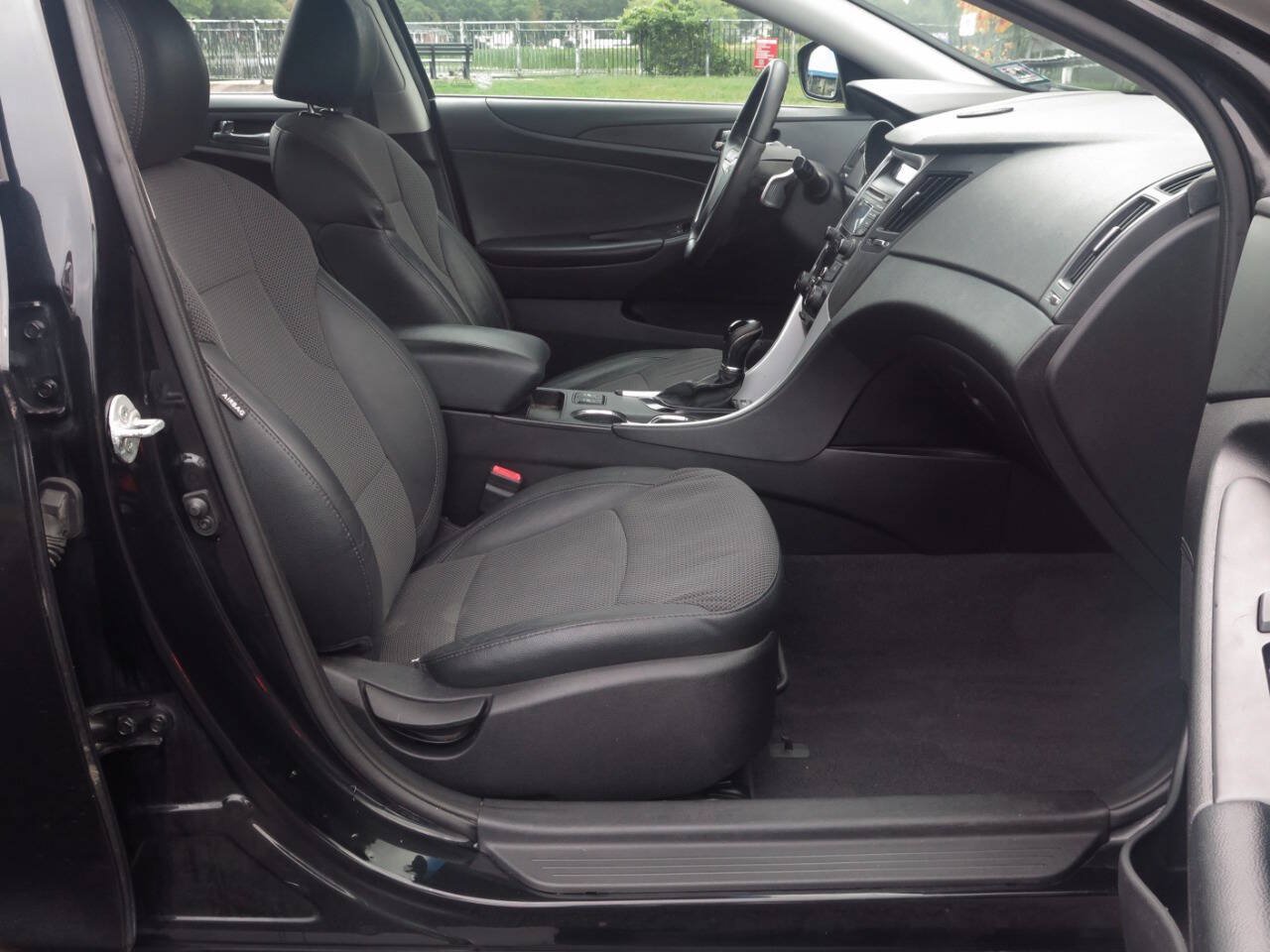 Used 2013 Hyundai Sonata SE FWD image 16
