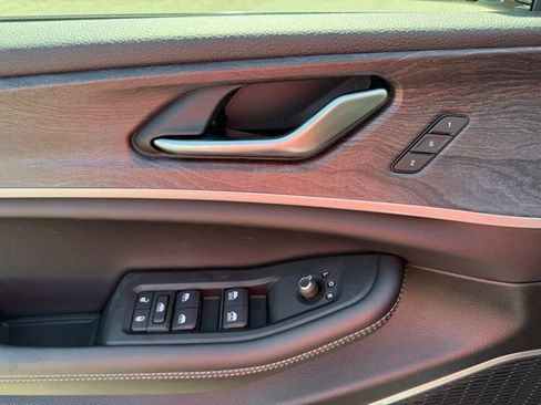 New 2025 Jeep Grand Cherokee L Limited w/ Luxury Tech Group II image 12