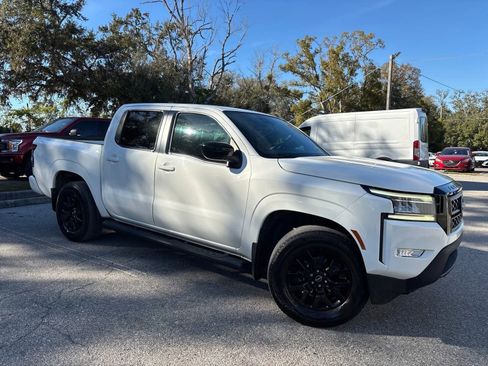 Used 2023 Nissan Frontier SV w/ Midnight Edition Package RWD image 6