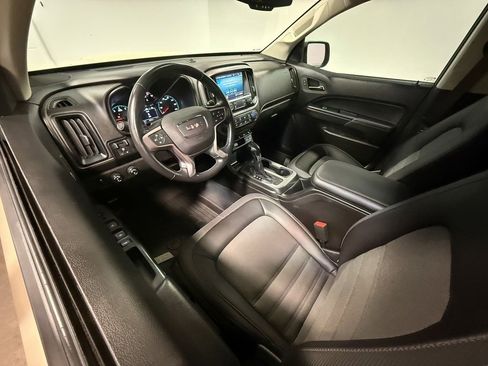 Used 2022 GMC Canyon AT4 image 2