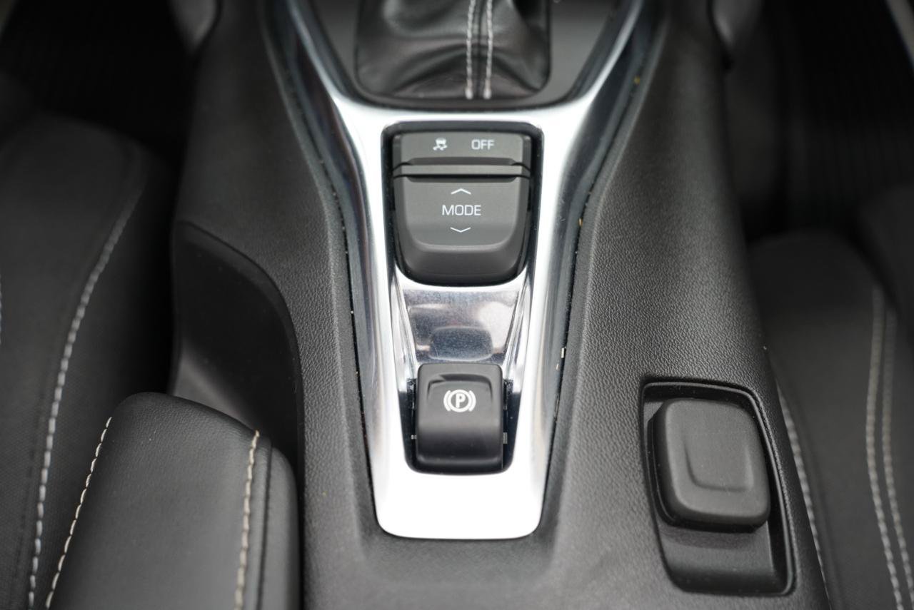 Used 2021 Chevrolet Camaro LT RWD image 27