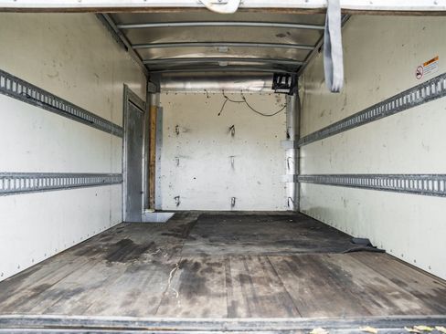 Used 2018 Chevrolet Express 3500 w/ Driver Convenience Package RWD image 11