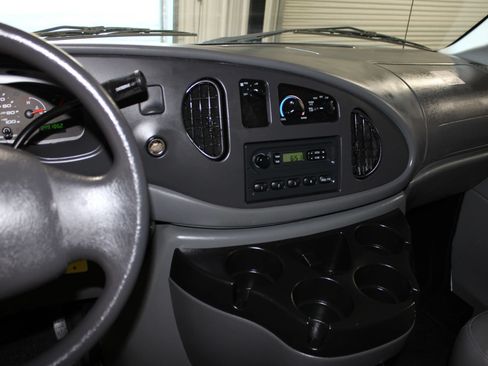 Used 2006 Ford E-350 and Econoline 350 Super Duty RWD image 13