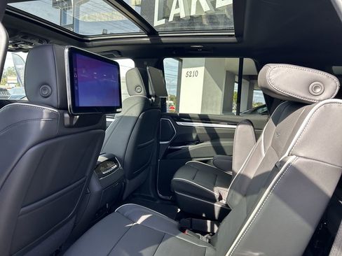 New 2026 Cadillac Escalade Luxury w/ Touring Package image 17