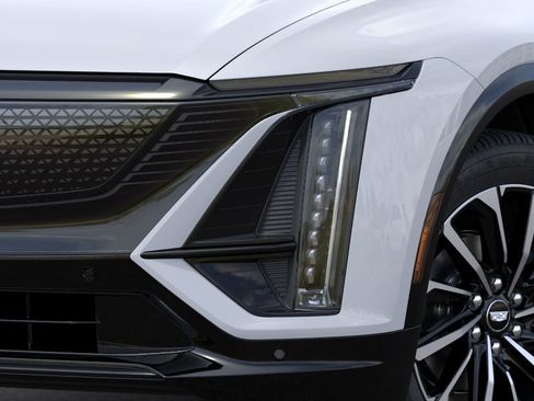 New 2026 Cadillac Lyriq Sport RWD image 10