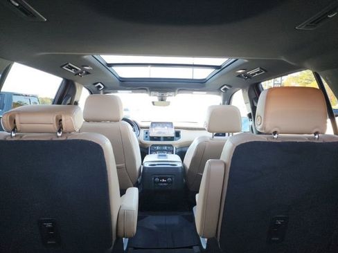 Used 2021 Chevrolet Tahoe Premier w/ Premium Package image 15