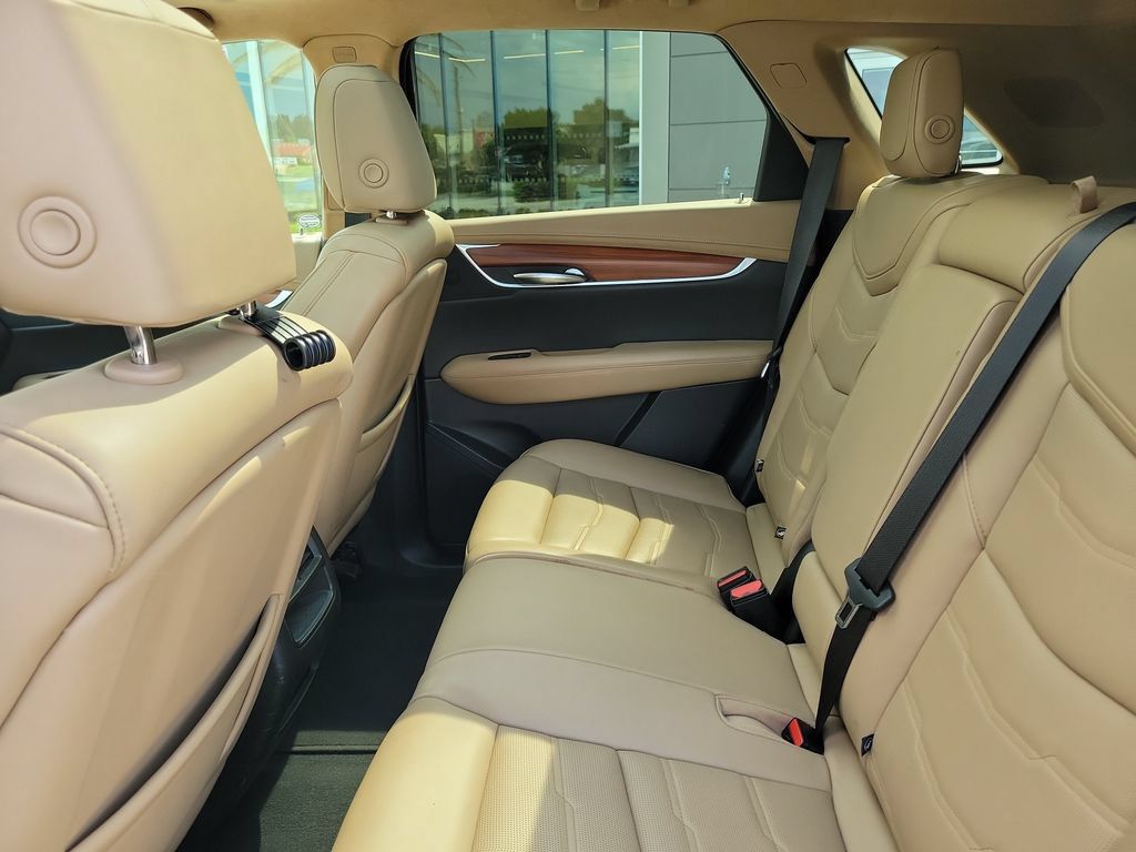 Used 2019 Cadillac XT5 Platinum AWD/4WD image 16