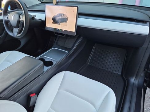Used 2025 Tesla Model Y Long Range AWD/4WD image 22