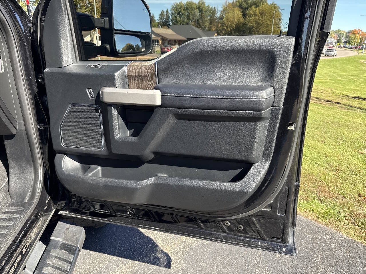 Used 2020 Ford F350 Lariat AWD/4WD image 33