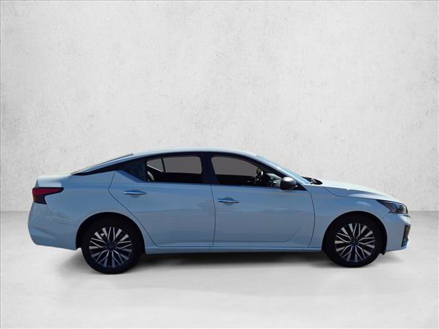 Used 2025 Nissan Altima 2.5 SV FWD image 4