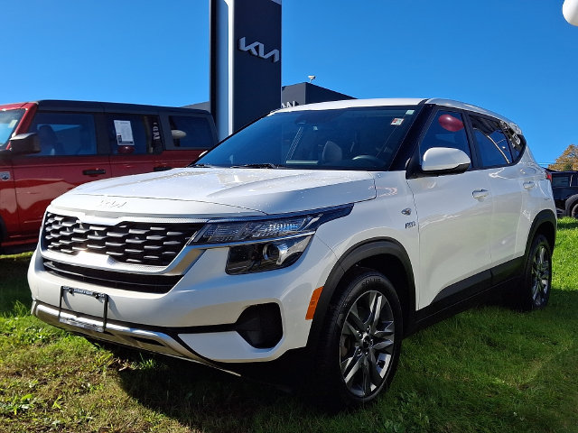 Used 2023 Kia Seltos LX AWD/4WD image 3