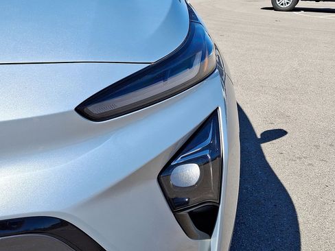 Used 2023 Chevrolet Bolt EUV LT image 33