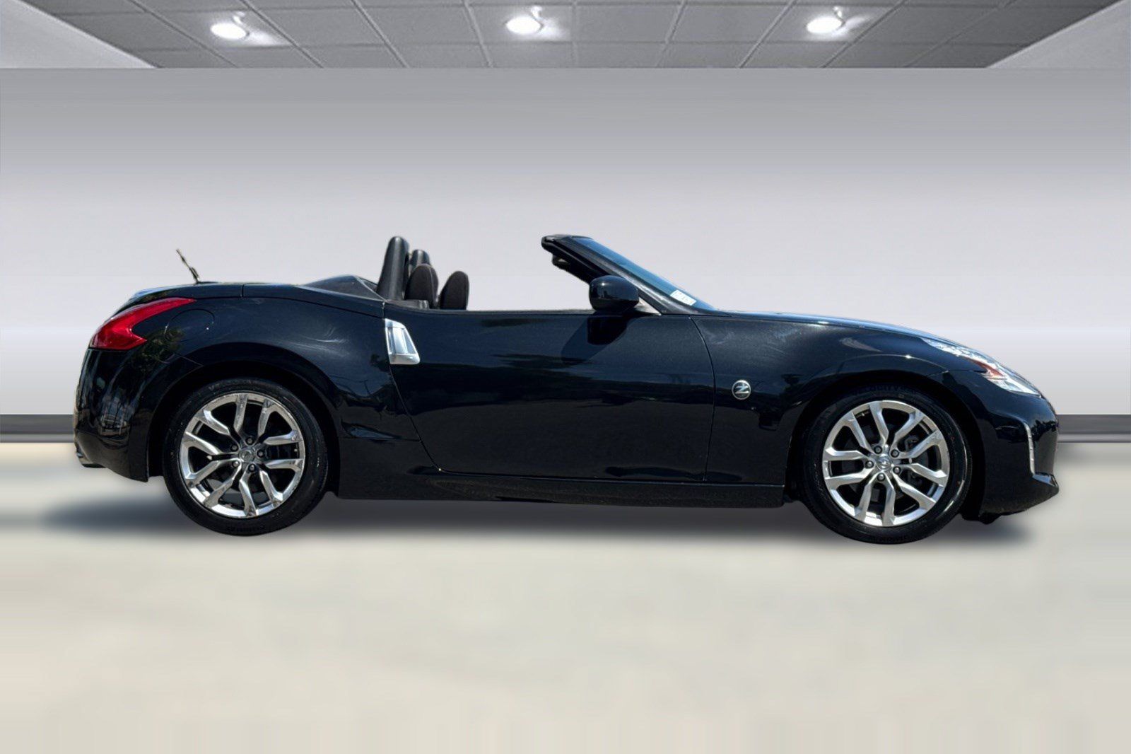 Used 2014 Nissan 370Z Roadster RWD image 8