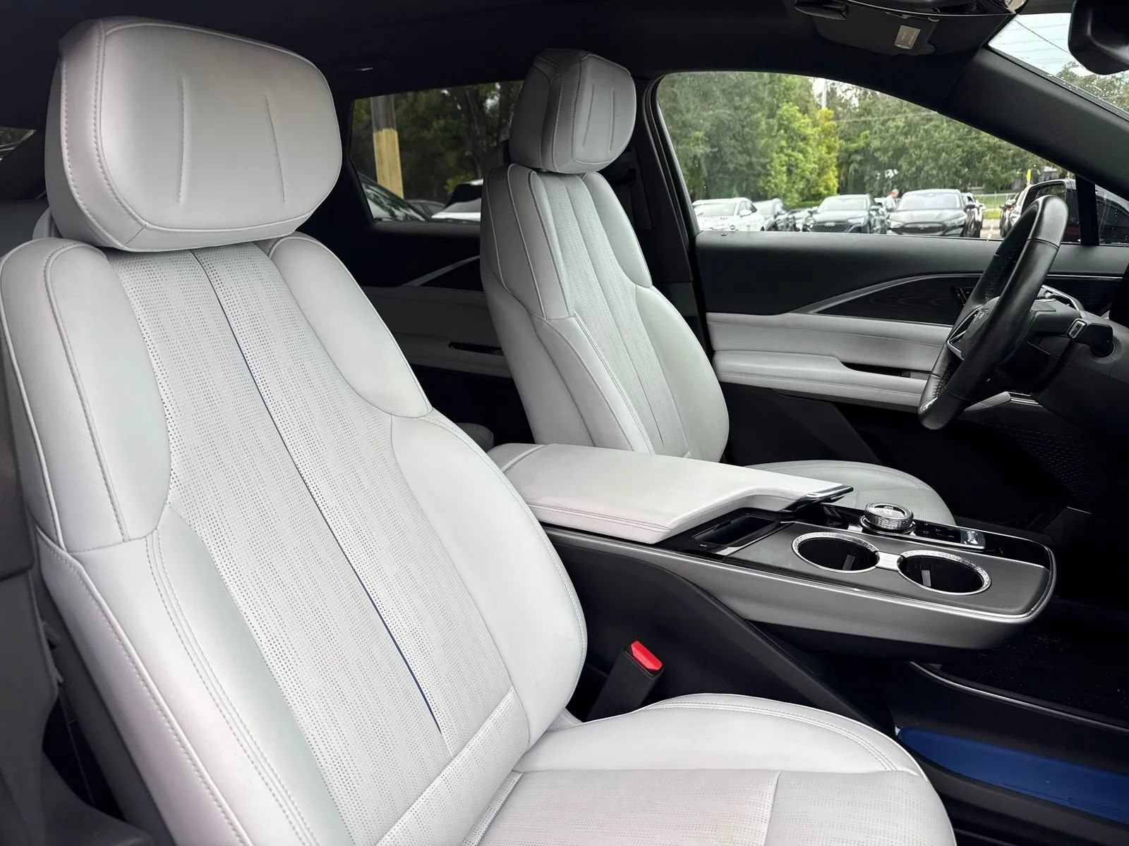 Used 2024 Cadillac Lyriq Sport RWD image 16