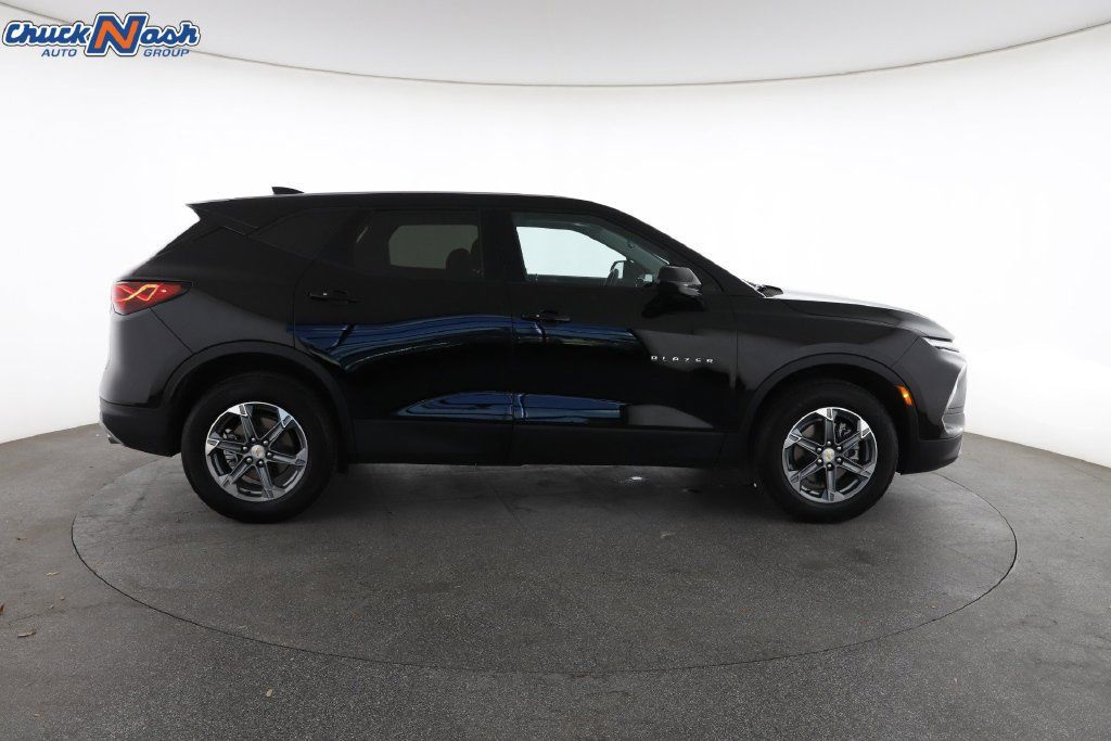 Used 2026 Chevrolet Blazer LT FWD image 14