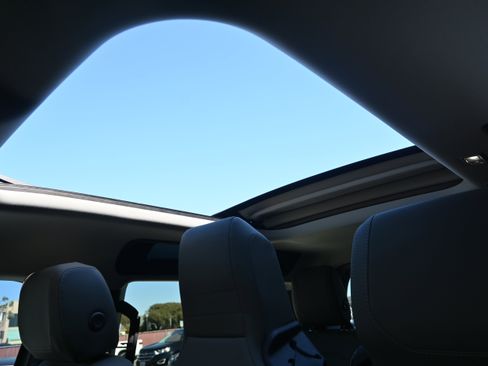 Used 2021 Land Rover Defender 90 First Edition image 46