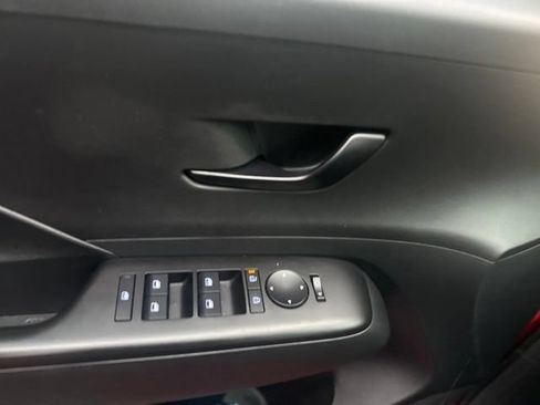 Used 2024 Hyundai Kona SE FWD image 11