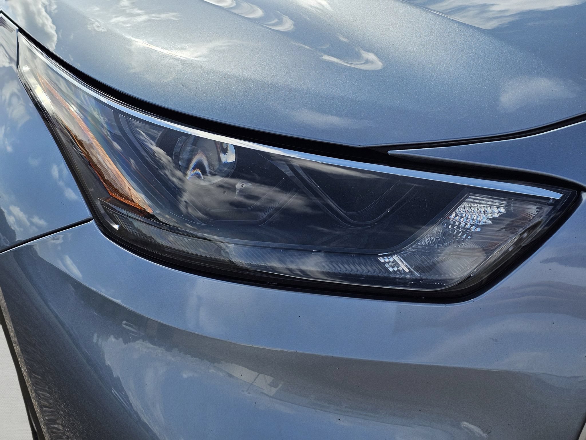 Used 2023 Toyota Highlander XLE FWD image 4