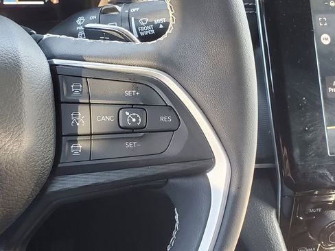Used 2023 Jeep Grand Cherokee L Laredo AWD/4WD image 18