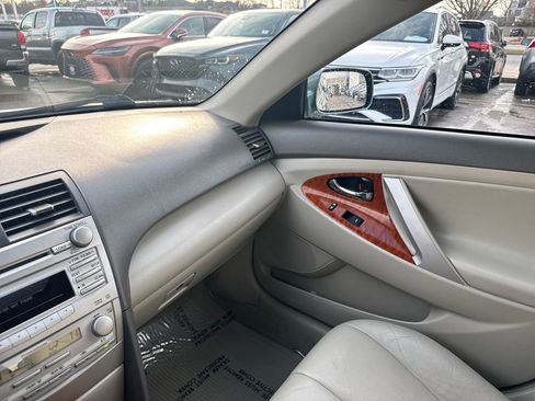 Used 2011 Toyota Camry image 27