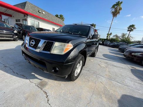 Used 2006 Nissan Pathfinder S AWD/4WD image 2