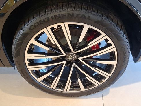 Used 2025 Maserati Grecale Modena AWD/4WD image 5