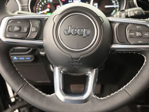 Used 2023 Jeep Wrangler Unlimited Sahara image 14