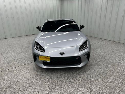 Used 2023 Toyota GR86 RWD image 2