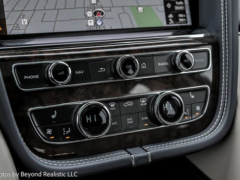 Used 2022 Bentley Bentayga image 51