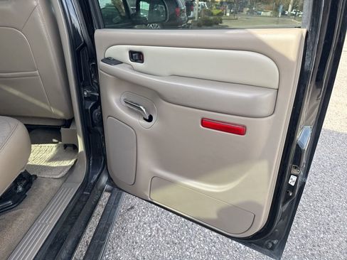 Used 2006 GMC Sierra 1500 Denali w/ Onstar Plus Package image 22