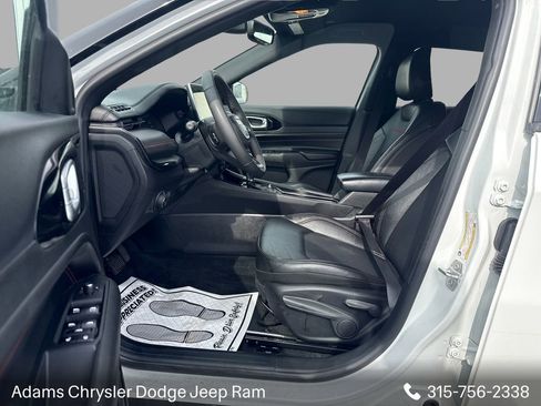 Used 2025 Jeep Compass Trailhawk AWD/4WD image 14