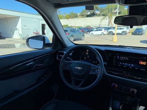 Used 2025 Chevrolet TrailBlazer LT image 32