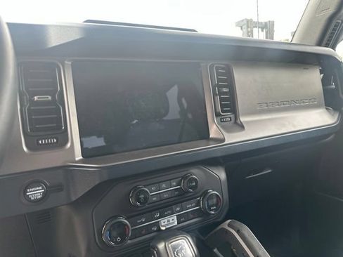 Used 2023 Ford Bronco Outer Banks w/ Sasquatch Package AWD/4WD image 17