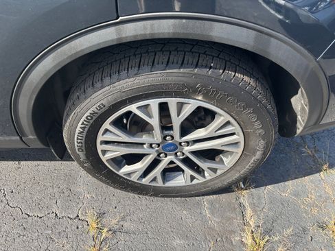 Used 2022 Ford Escape SEL w/ Technology Package image 8