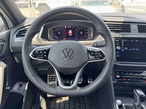 Used 2022 Volkswagen Tiguan SEL R-Line AWD/4WD image 18