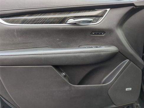 Used 2021 Cadillac XT6 Premium Luxury image 11