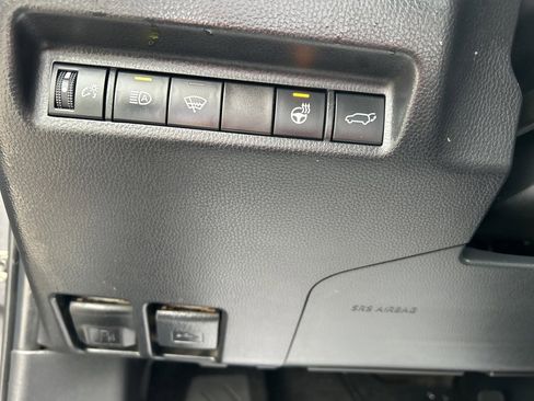 Used 2022 Toyota RAV4 XLE w/ Convenience Package image 12