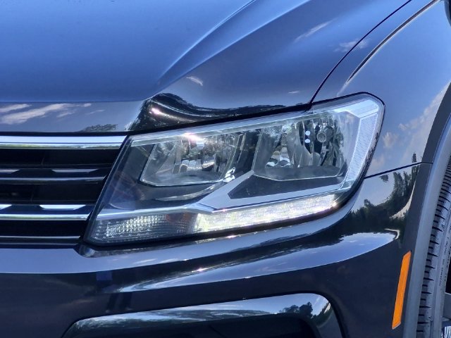 Used 2021 Volkswagen Tiguan SE R-Line AWD/4WD image 17