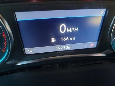 Used 2023 Chevrolet Traverse LT FWD image 18