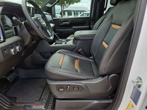 Used 2025 GMC Sierra 2500 AT4 AWD/4WD image 18