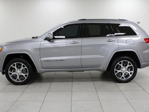 Used 2021 Jeep Grand Cherokee Overland image 2