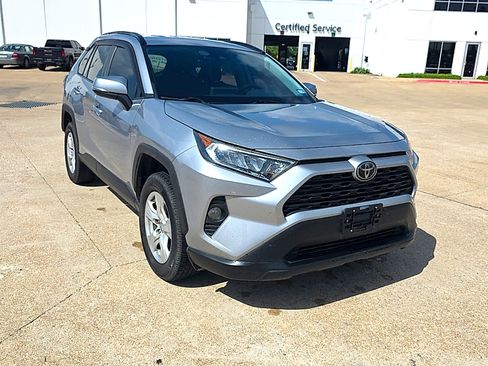Used 2020 Toyota RAV4 XLE FWD image 6