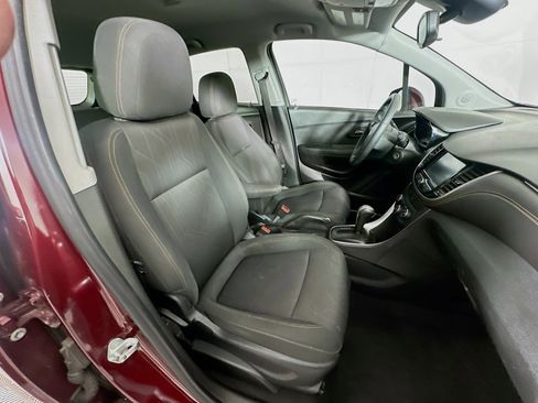 Used 2017 Chevrolet Trax LT image 28
