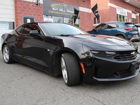 Used 2022 Chevrolet Camaro LT RWD image 7