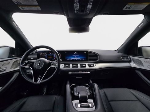 Used 2025 Mercedes-Benz GLS 450 4MATIC image 10