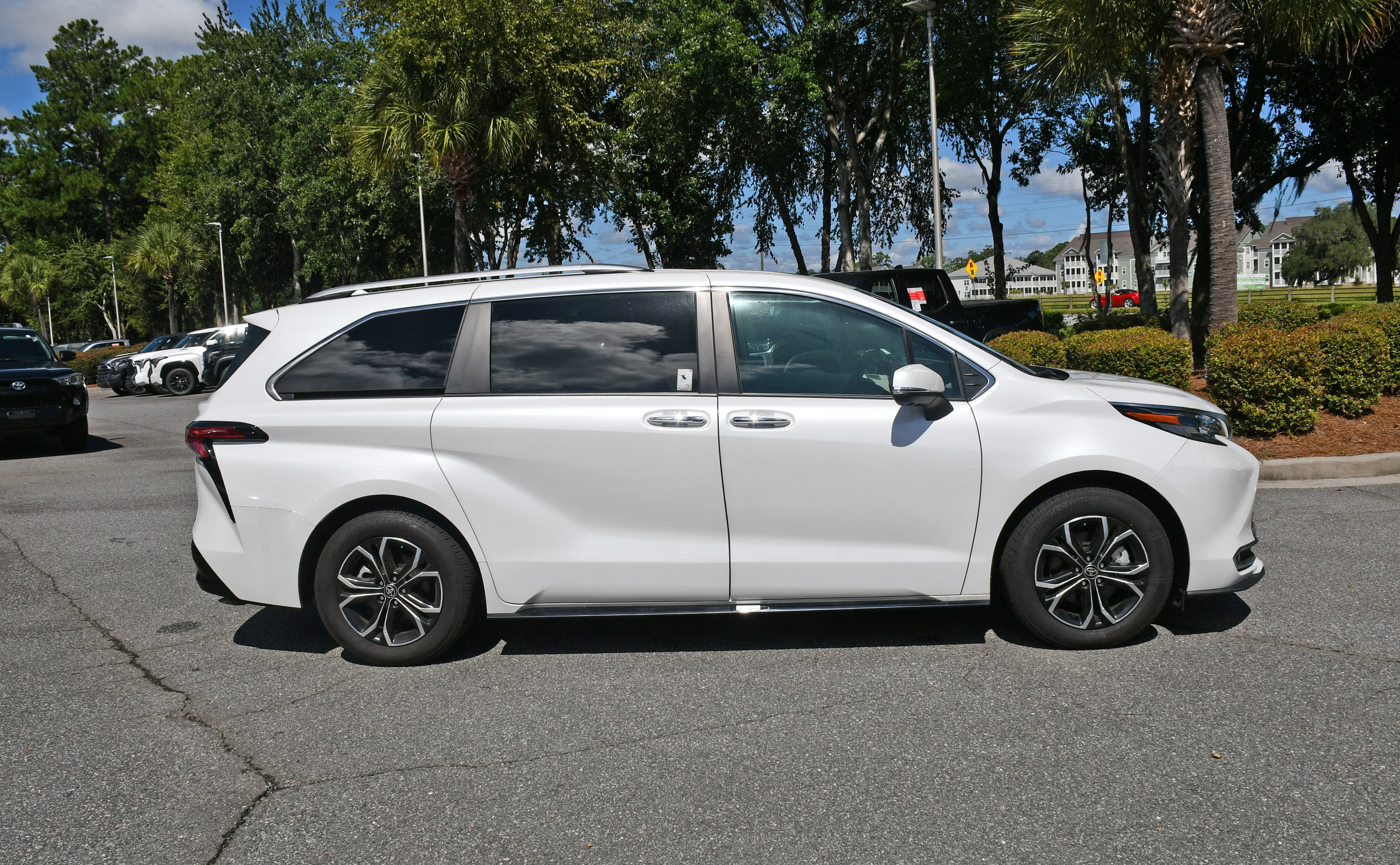 Certified 2025 Toyota Sienna Platinum AWD/4WD image 5