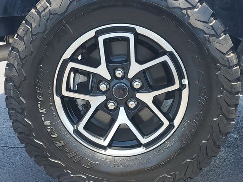 Used 2025 Jeep Wrangler Unlimited Rubicon AWD/4WD image 10