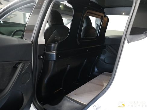 Used 2021 Tesla Model Y Long Range AWD/4WD image 18