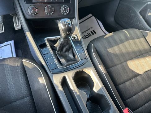 Used 2023 Volkswagen Jetta Sport image 11