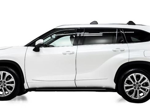 Used 2021 Toyota Highlander Limited image 6